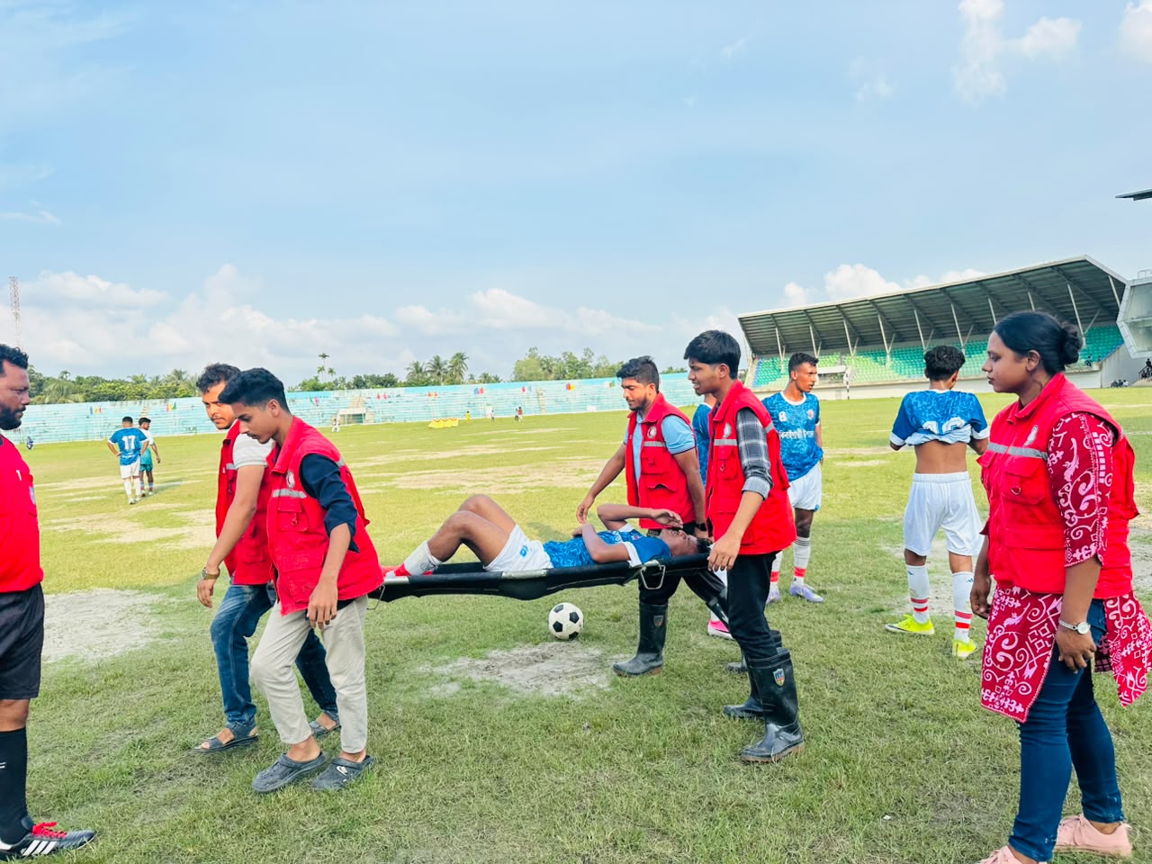 জেলা প্রশাসক গোল্ডকাপে মেডিকেল টিমের দায়িত্বে রেড ক্রিসেন্ট