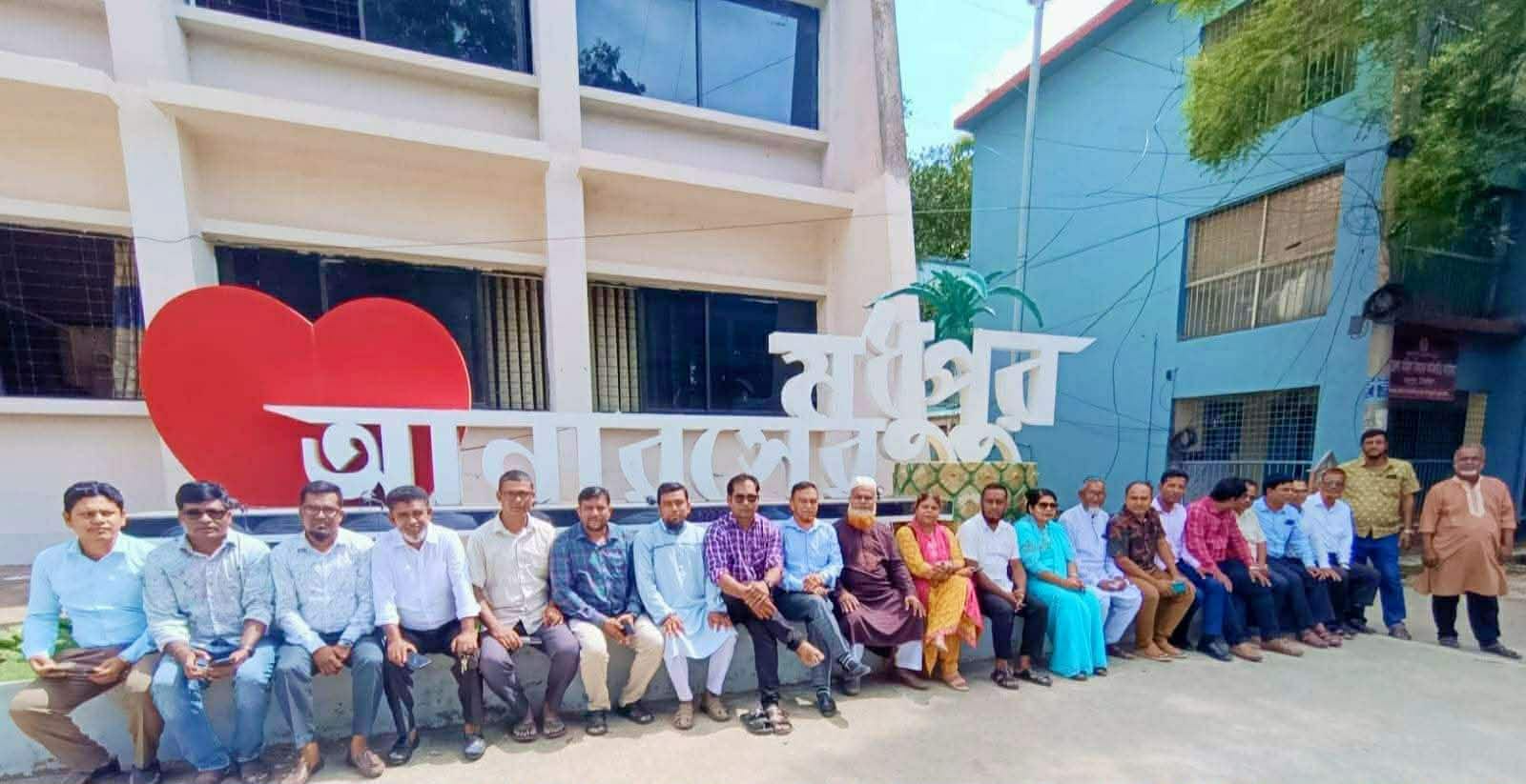 কর্মস্থল ছেড়ে মধুপুরে ২৩ শিক্ষক: ছুটির বিধি লঙ্ঘন ও হাজিরায় গরমিল