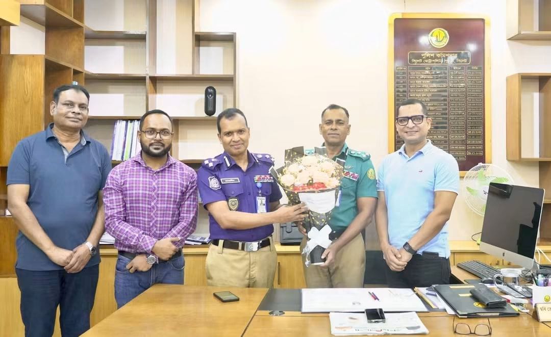 সিলেট মেট্রোপলিটন পুলিশ কমিশনারের সঙ্গে সৌজন্য সাক্ষাৎ করেন সিলেট রেঞ্জের নবনিযুক্ত ডিআইজি