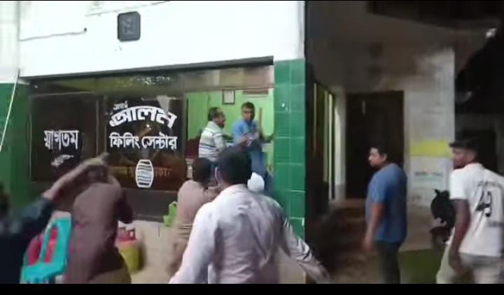ডিমলায় তেলের দাম বৃদ্ধি নিয়ে গ্রাহক-পাম্প মালিকের সংঘর্ষ, আহত ১