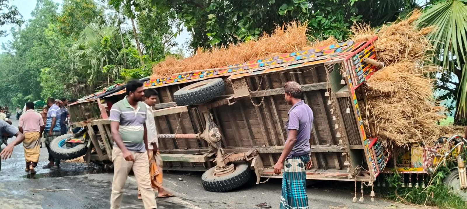 নিয়ামতপুরে অবৈধ ভুটভুটি দুর্ঘটনায় ঘটছে প্রাণহানি
