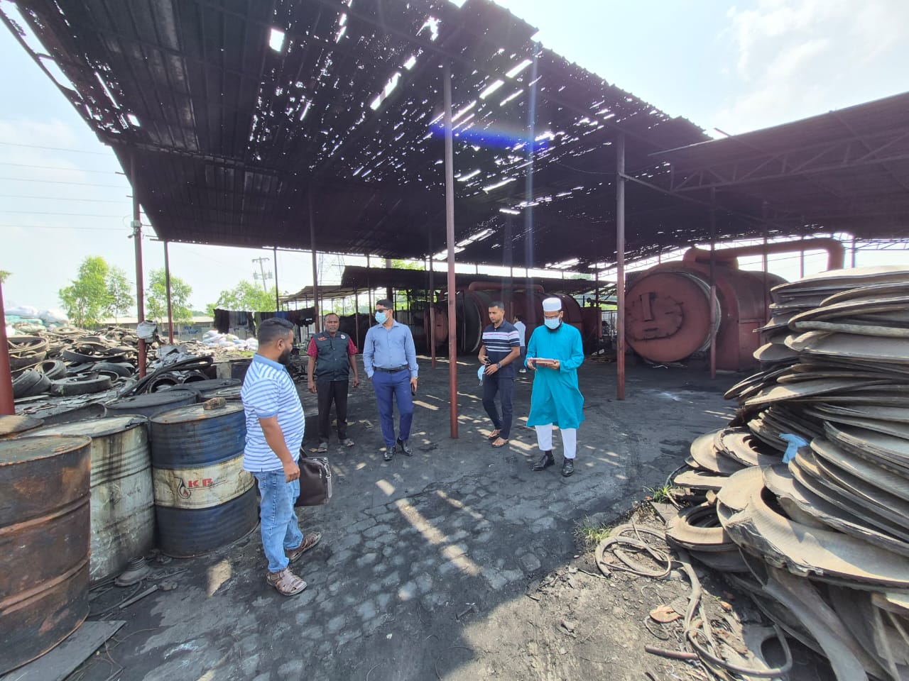 সিংগাইরে গ্রীন এনার্জি প্রতিষ্ঠানকে পরিবেশ দূষনের দায়ে মোবাইল কোর্টে জরিমানা