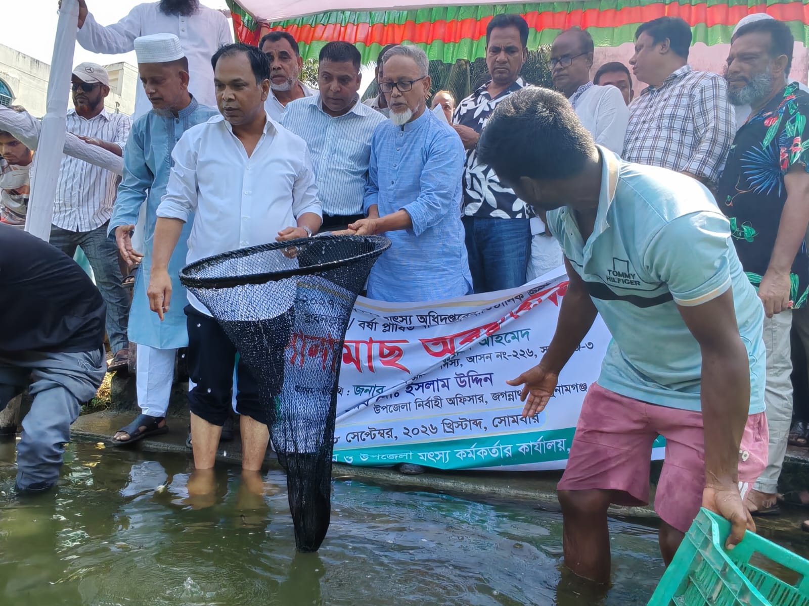 জগন্নাথপুরে মাছের পোনা অবমুক্ত করলেন সংসদ সদস্য কয়ছর এম আহমেদ