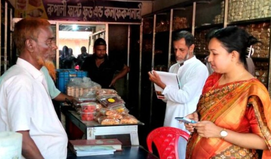 অস্বাস্থ্যকর পরিবেশে খাদ্য উৎপাদনে কটিয়াদীতে, ভ্রাম্যমাণ আদালত, এক বেকারীকে ৩০হাজার টাকা জরিমানা