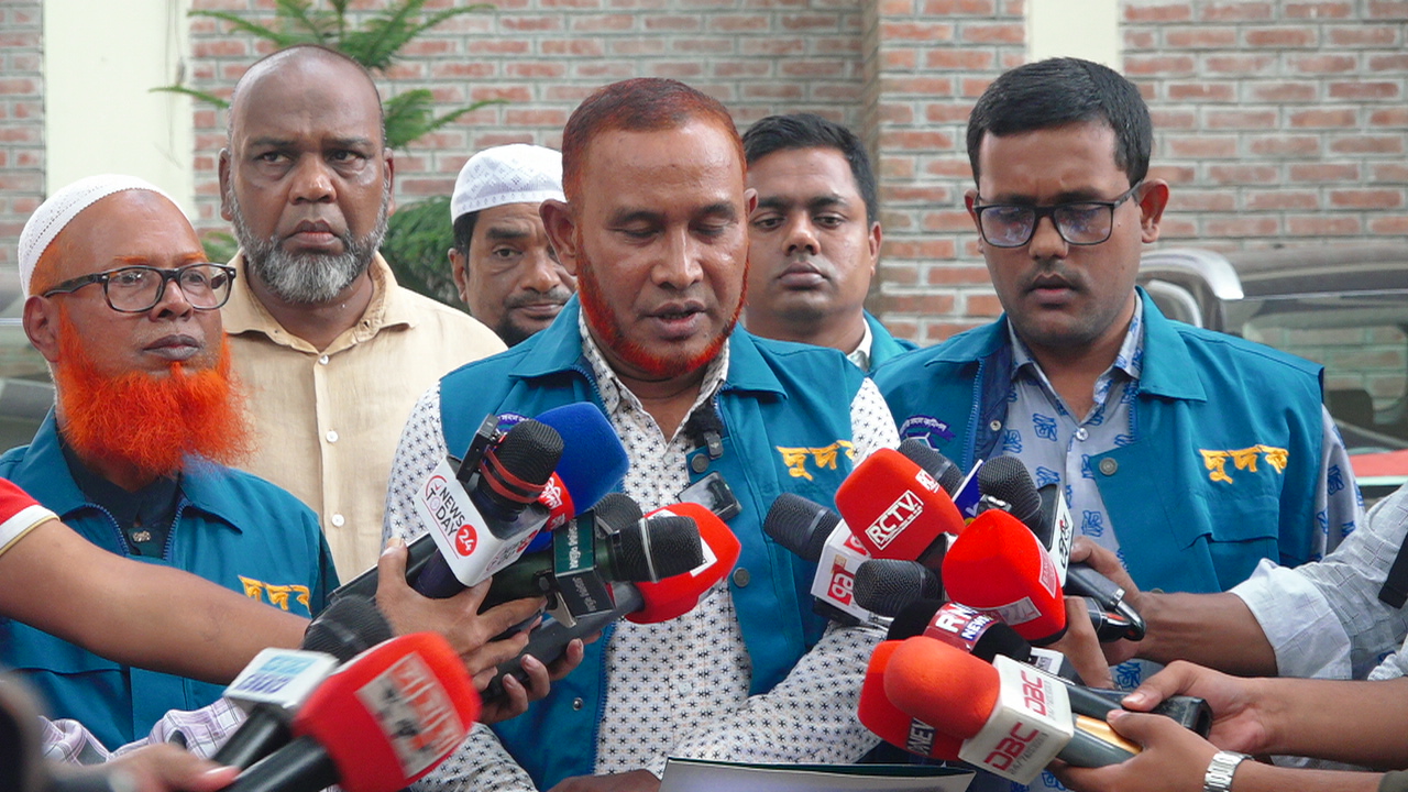 রংপুরে মাধ্যমিক শিক্ষা অধিদপ্তরের আঞ্চলিক কার্যালয়ে দুদকের অভিযান