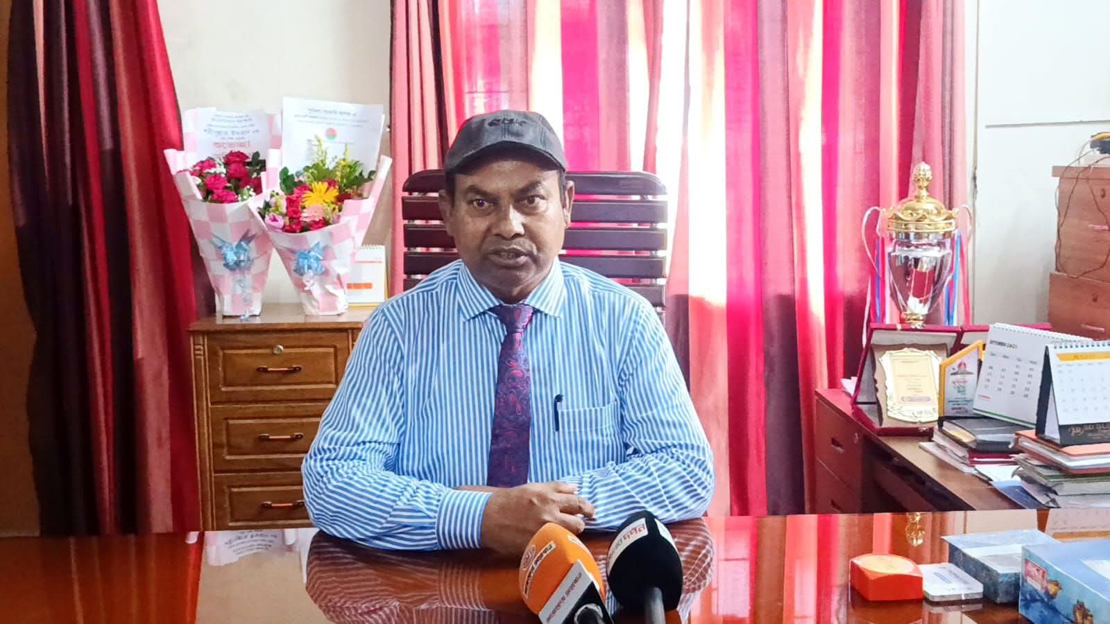 পূর্বধলা সরকারি কলেজে ৮ বছর পর পূর্ণাঙ্গ অধ্যক্ষ, দায়িত্ব নিলেন আকবর আলী