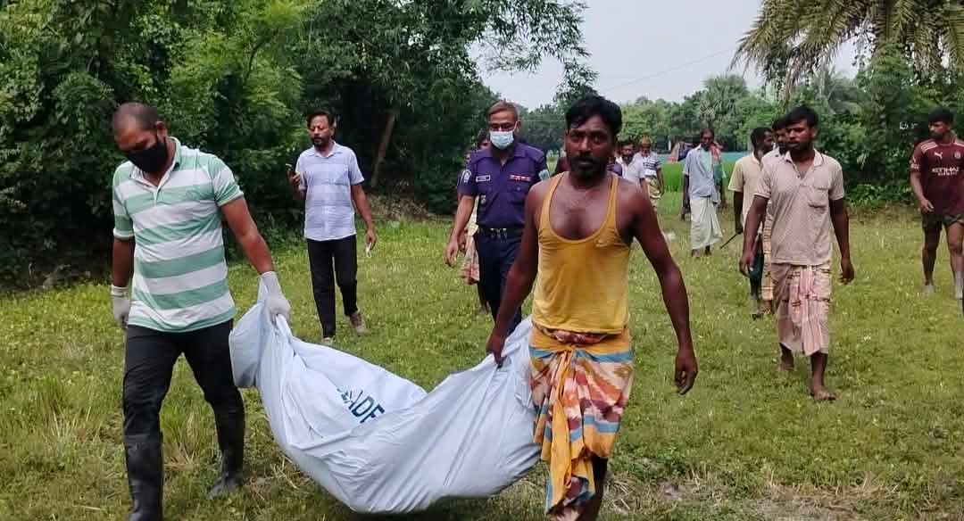 নিয়ামতপুরে ৬ মাস পর কবর থেকে তোলা হলো সাজ্জাদের লাশ
