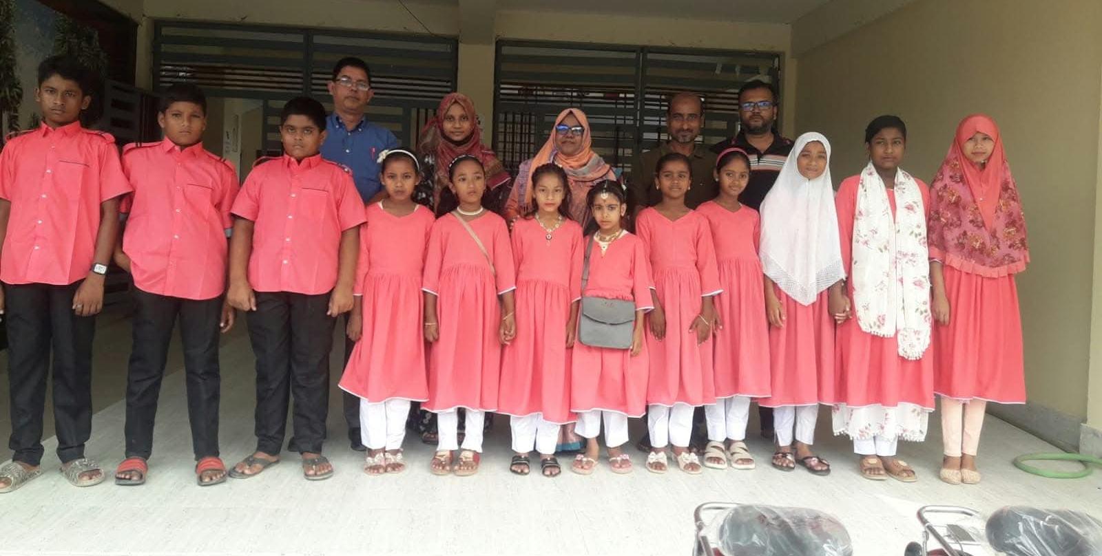 নিয়ামতপুরে ফোস্টার শিশুদের মাঝে নতুন পোশাক বিতরণ