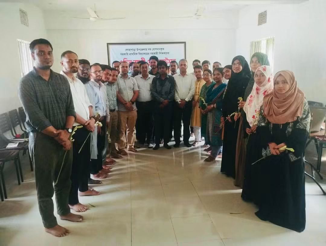লোহাগাড়ায় সদ্য নিয়োগপ্রাপ্ত সরকারি প্রাথমিক বিদ্যালয়ের শিক্ষকদের বরণ করলেন ইউএনও