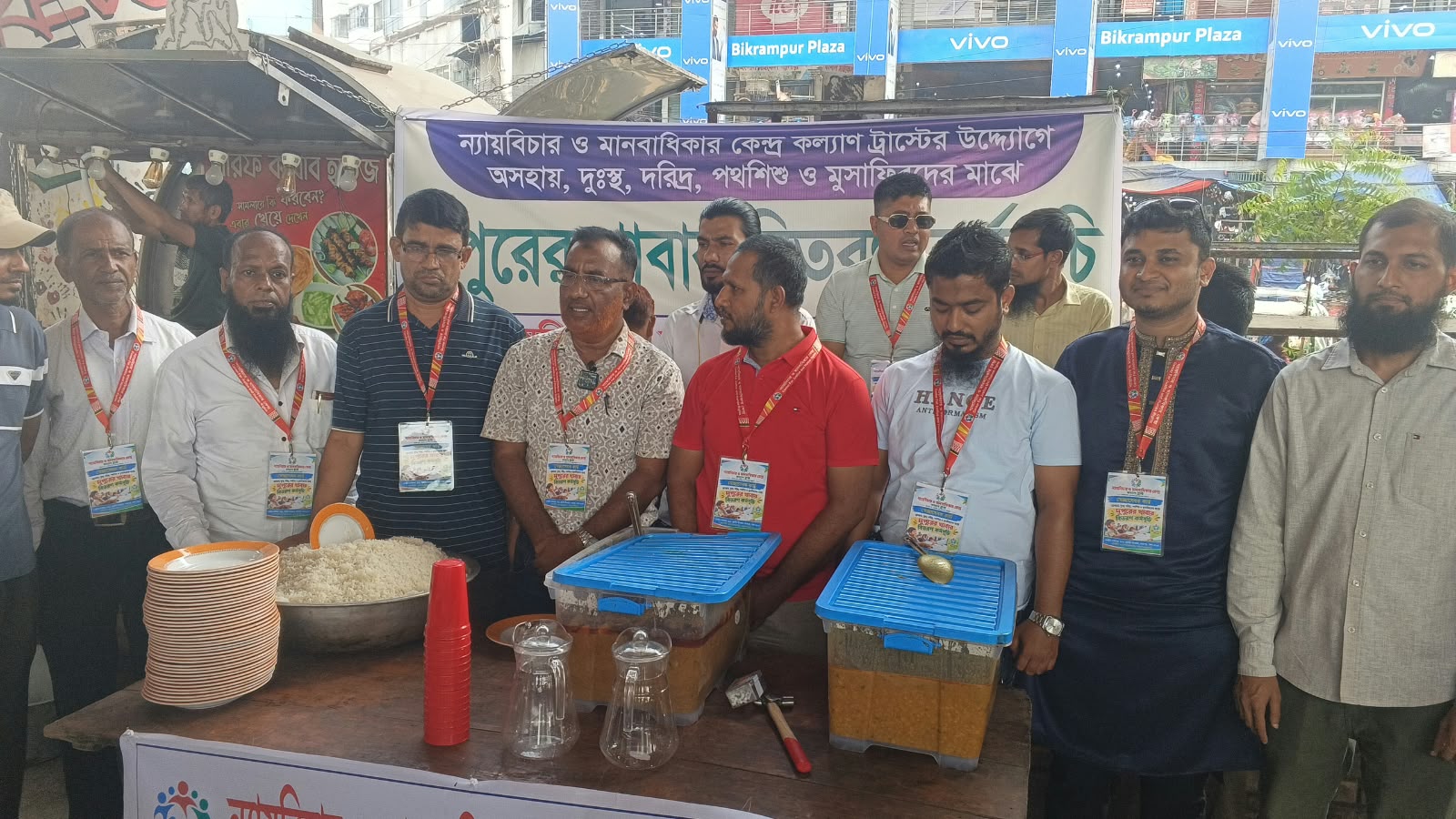 জুরাইনে অসহায়দের মাঝে দুপুরের খাবার বিতরণ