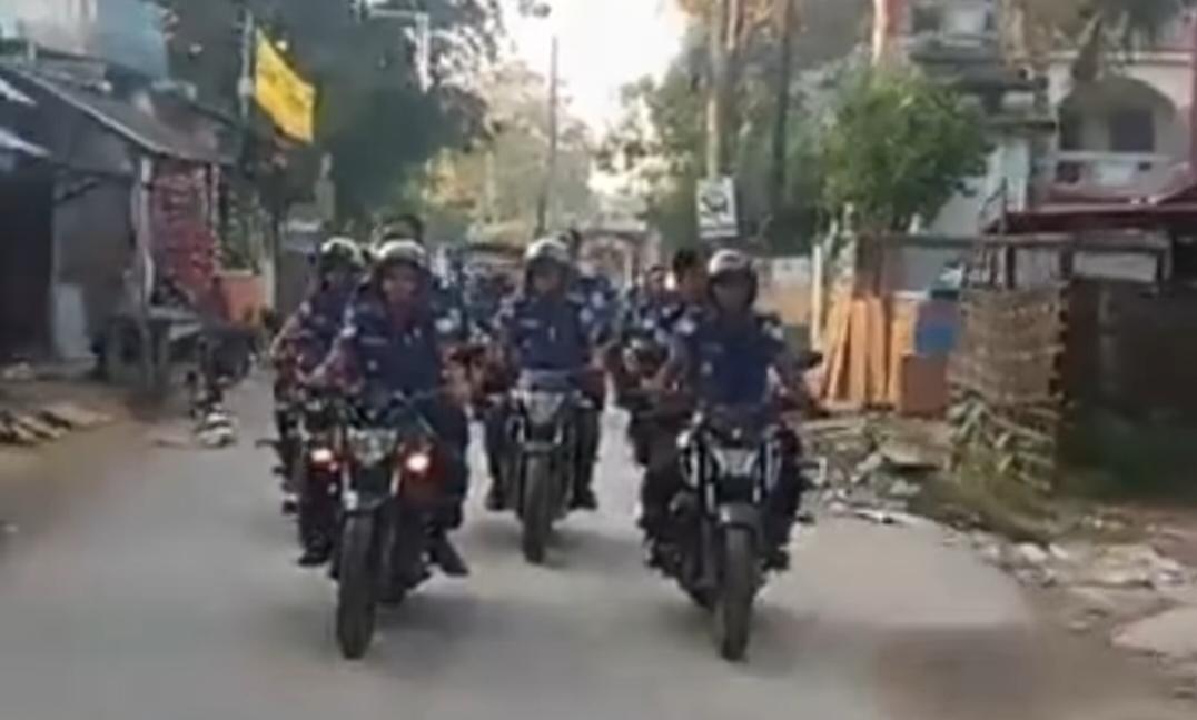 পাটগ্রামে দূর্গাপূজায় আইন শৃঙ্খলা রক্ষায় পুলিশের বিশেষ মহড়া