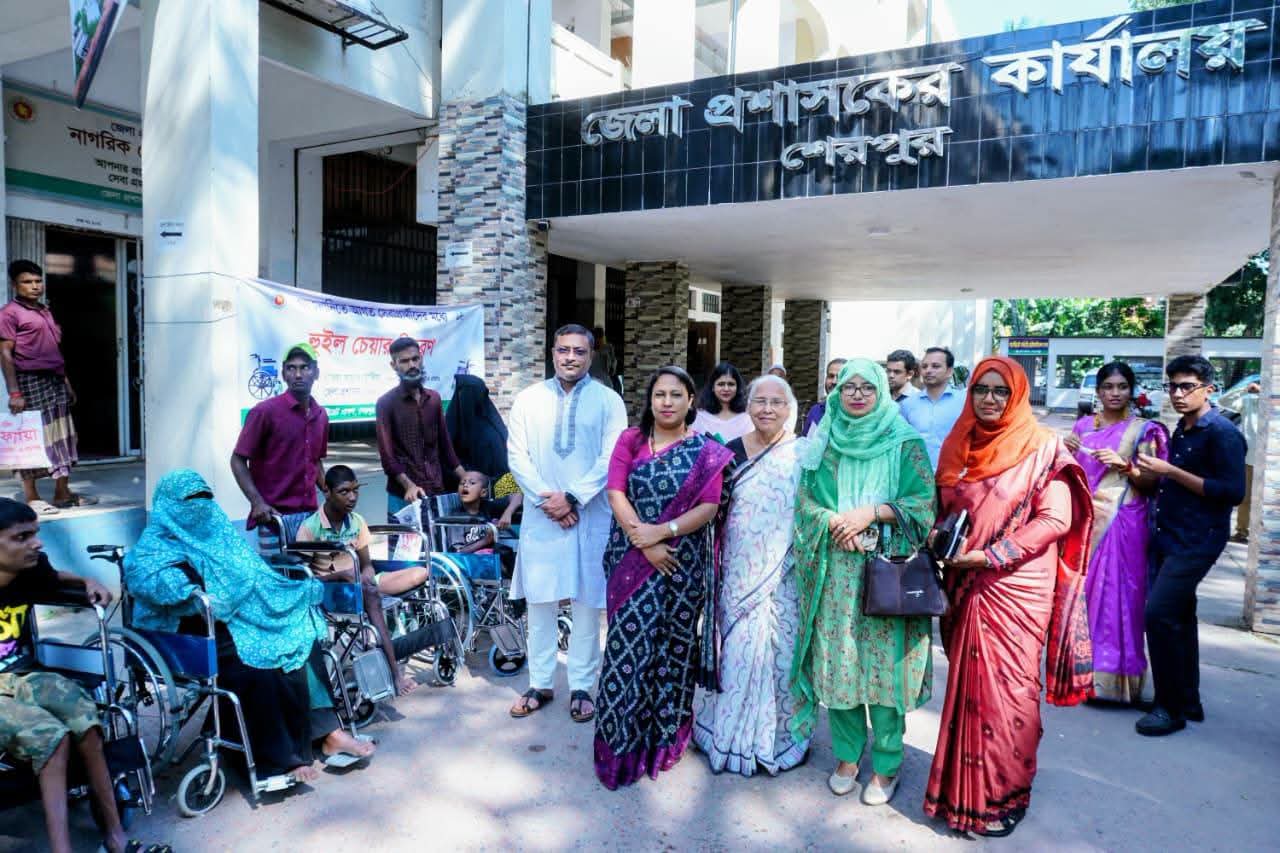 শেরপুরে গণশুনানিতে ১৩ জন পেলেন হুইলচেয়ার, বিতরণ করা হলো ট্রাইসাইকেলও