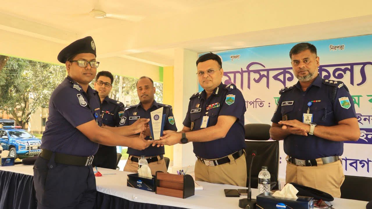 চাঁপাইনবাবগঞ্জ জেলায় শ্রেষ্ঠ মাদক উদ্ধারকারী (এসআই) মো. জিয়াউর রহমান