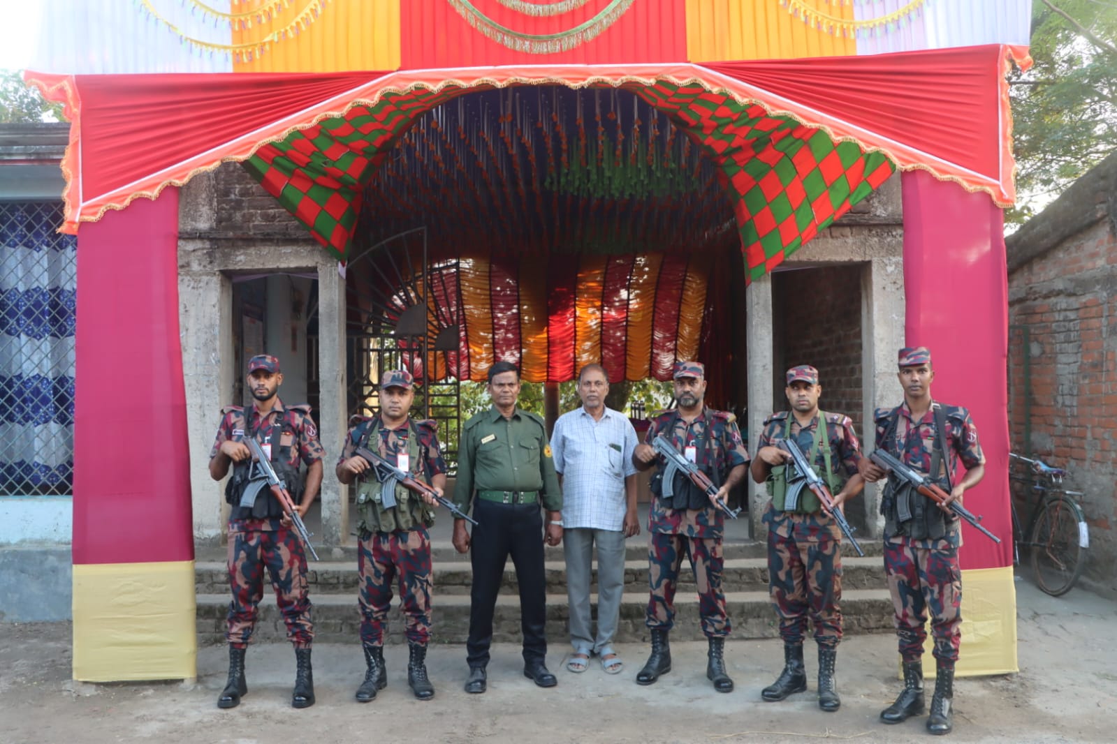 চাঁপাইনবাবগঞ্জে শারদীয় দুর্গাপূজার নিরাপত্তায় ৫৯ বিজিবির ৫ প্লাটুন সদস্য মোতায়েন