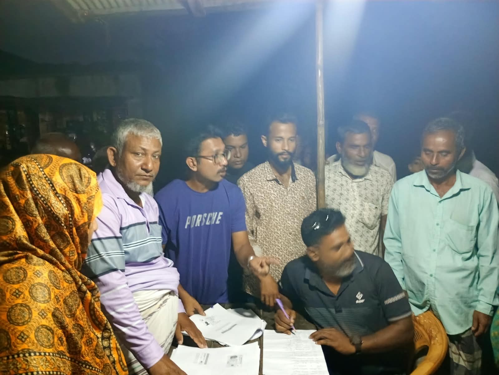 ডিমলায় অসহায় পরিবারের পাশে বিএনপি নেতাকর্মীরা, বিতরণ করা হলো চাল