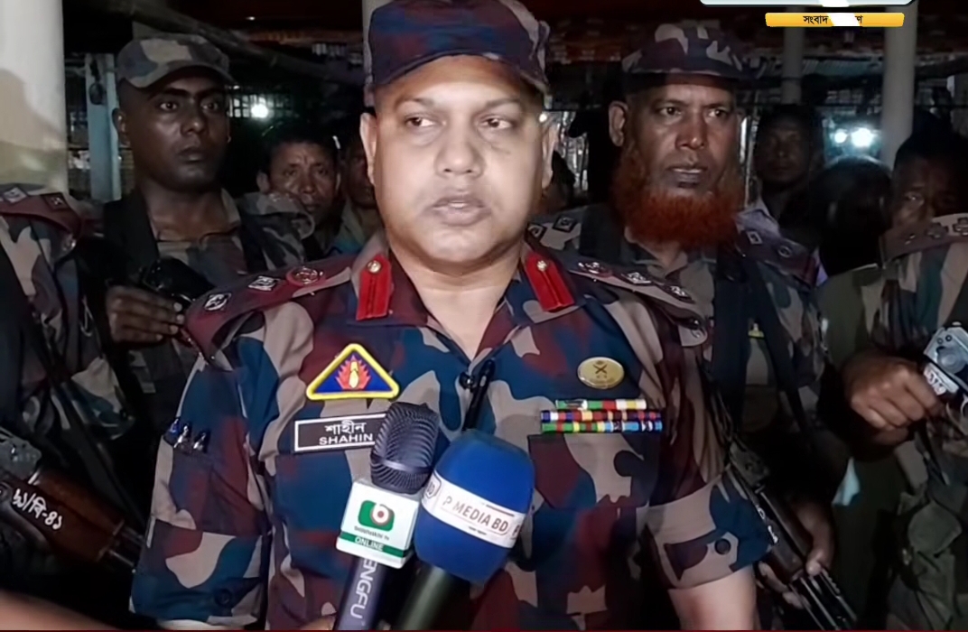 হাতীবান্ধা ও পাটগ্রাম উপজেলার ৬১ পূজা মন্ডবে বিজিবি মোতায়েন