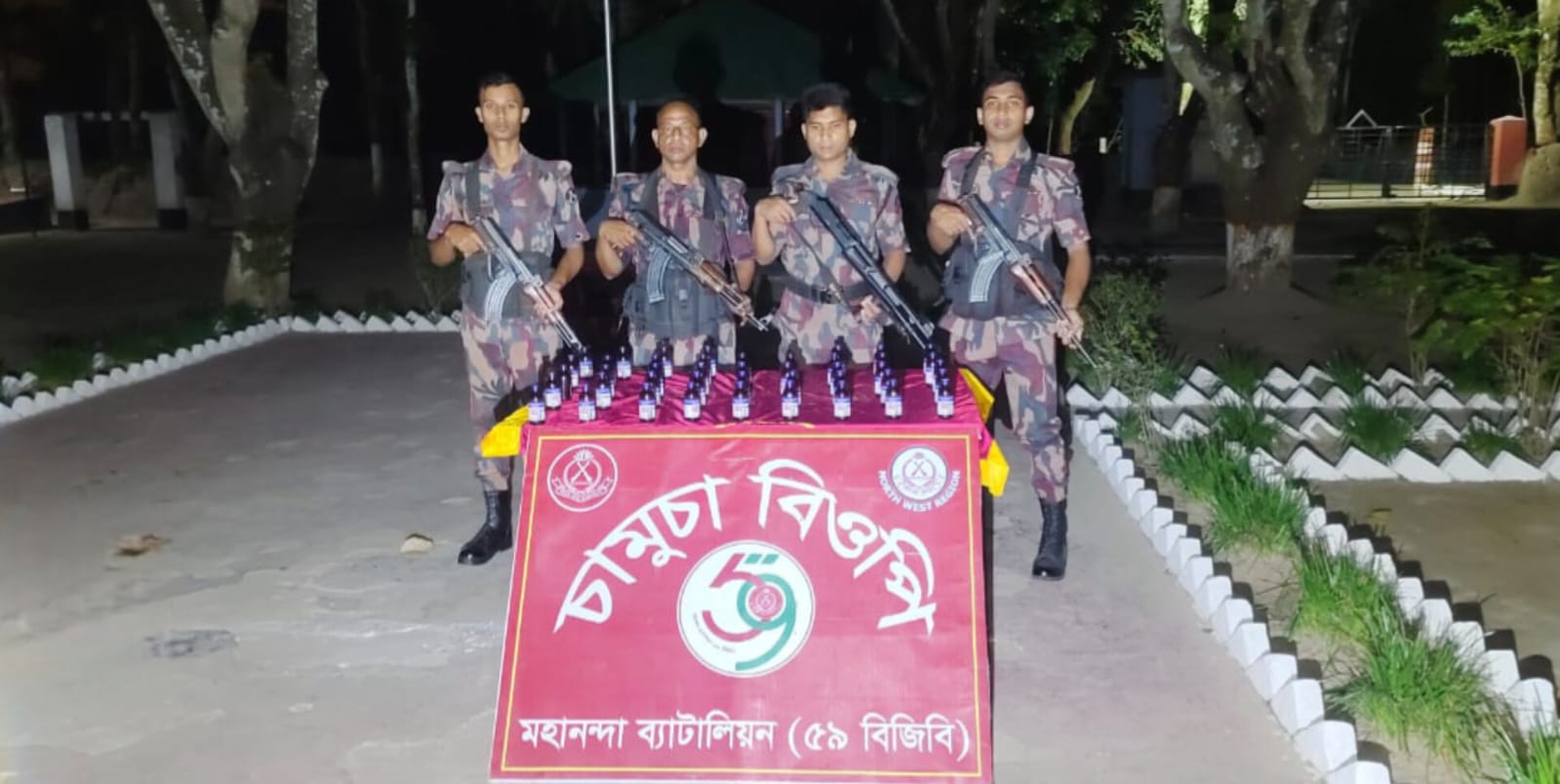 চাঁপাইনবাবগঞ্জের ​ভোলাহাট সীমান্তে ৫৯ বিজিবি’র অভিযান নেশাজাতীয় সিরাপ জব্দ