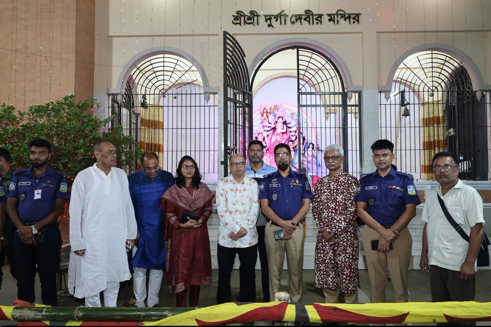 নেত্রকোণায় দুর্গাপূজার মণ্ডপ পরিদর্শনে জেলা প্রশাসক ও পুলিশ সুপার