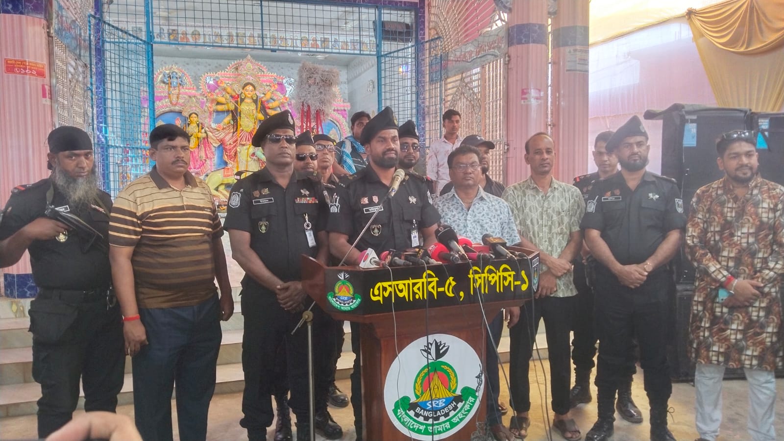 চাঁপাইনবাবগঞ্জে দুর্গাপূজামণ্ডপ পরিদর্শন ও এসআরবি-৫-এর প্রেস ব্রিফিং