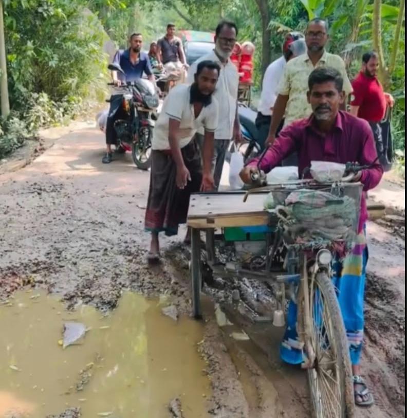 সড়ক বেহাল, গুরুত্ব হারানোর শঙ্কায় সিংড়ার ঐতিহ্যবাহী বিলদহর হাট