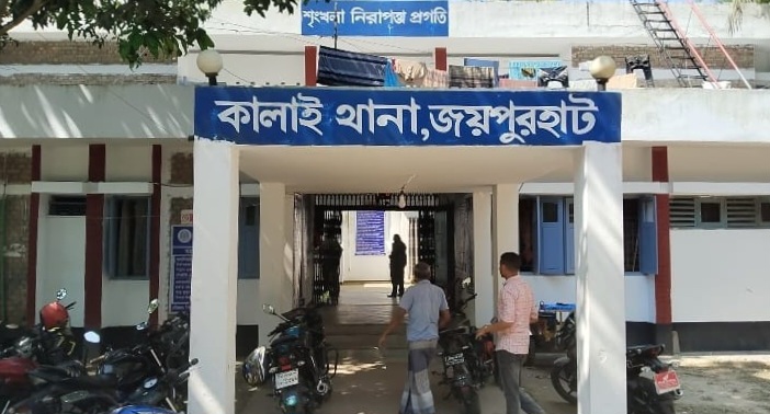 জয়পুরহাটে প্রবাসীর স্ত্রীকে ব্ল্যাকমেইলের অভিযোগ, থানায় এজাহার