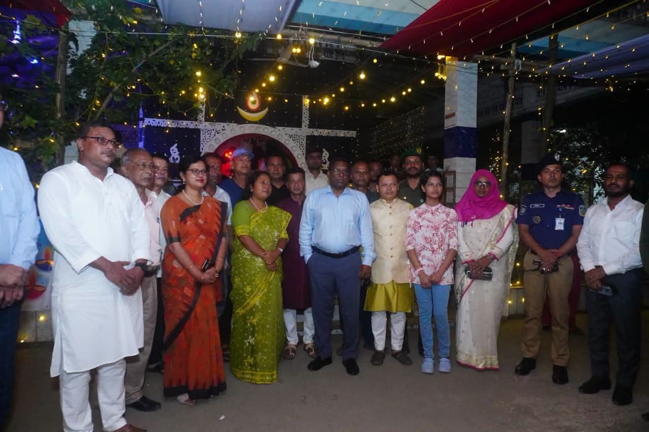 শেরপুরে দুর্গাপূজার নিরাপত্তা ও সার্বিক ব্যবস্থাপনা পরিদর্শনে বিভাগীয় কমিশনার