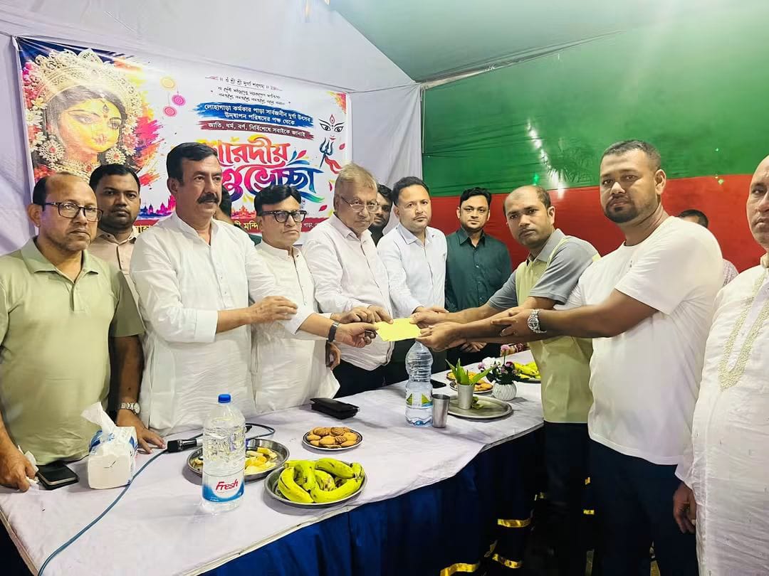 লোহাগাড়ায় পূজামণ্ডপ পরিদর্শনে বিএনপি নেতারা, সম্প্রীতির বন্ধন বজায় রাখার আহবান