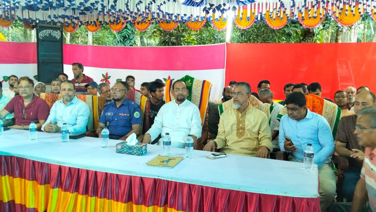 ​কাঁঠালিয়ায় বিভিন্ন পূজামণ্ডপ পরিদর্শন করলেন সংসদ সদস্য জামাল