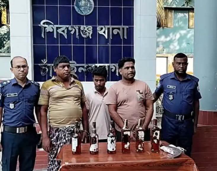 শিবগঞ্জে পুলিশের মাদক বিরোধী অভিযানে হামলার ঘটনায় গ্রেপ্তার ৩, মদ ও হাসুয়া জব্দ