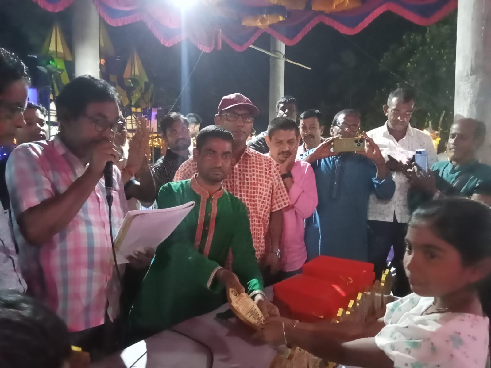 পূর্বধলায় স্বর্ণ সুধা যুব উন্নয়ন সমিতির উদ্যোগে ৩৮ প্রতিযোগীকে সম্মাননা স্মারক প্রদান