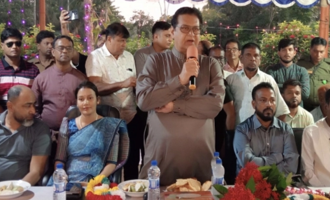 ডুমুরিয়ায় দুর্গাপূজার মণ্ডপ পরিদর্শনে খুলনা-৫ আসনের সংসদ সদস্য