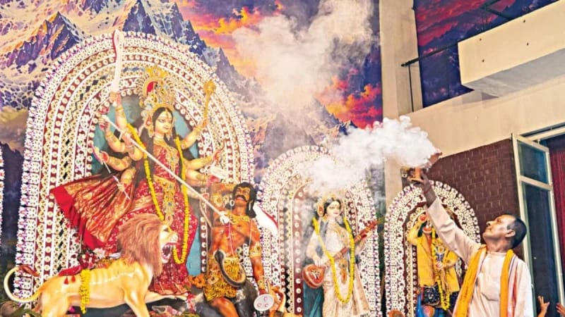 কবিতা: দুর্গা মাতা কি দিলেন?