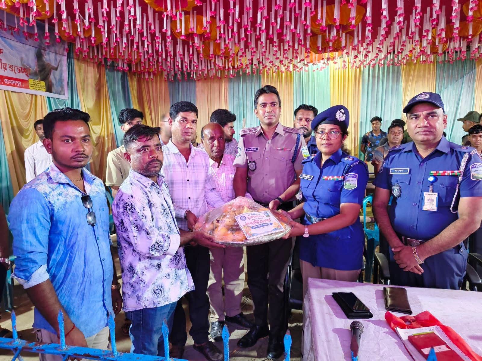 জামালপুরে শারদীয় দুর্গাপূজা উপলক্ষে বিভিন্ন পূজামণ্ডপ পরিদর্শন করলেন পুলিশ সুপার