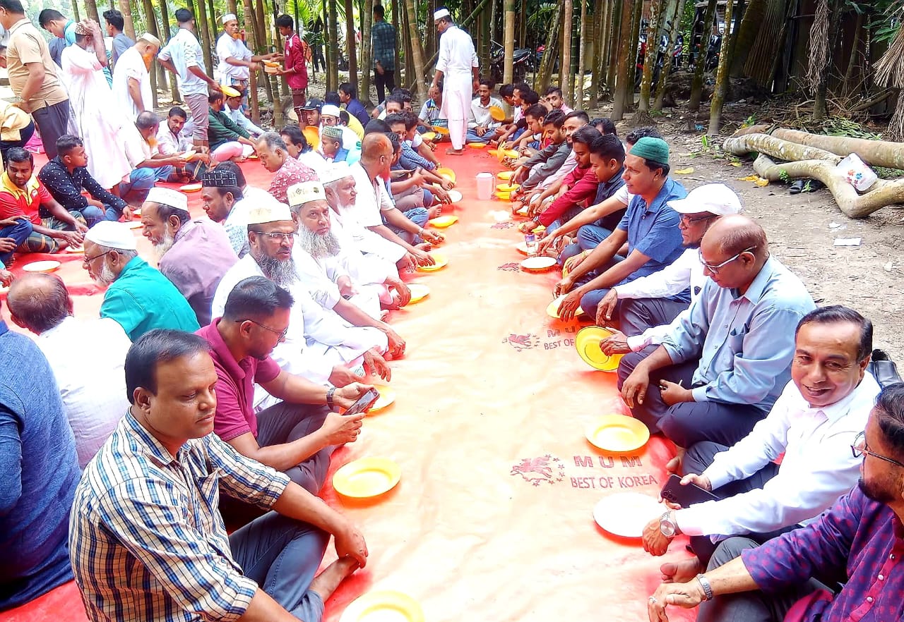 কাঁঠালিয়ায় সাংবাদিক লিয়াকত আলীর মায়ের কুলখানি ও দোয়া অনুষ্ঠিত