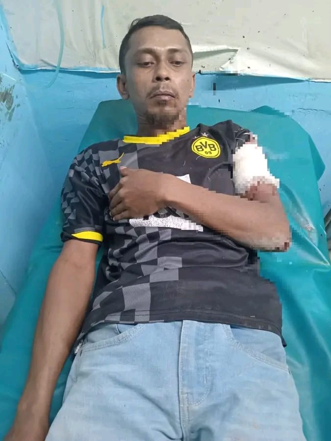 খুলনায় ছিনতাইকারীদের ছুরিকাঘাতে রংমিস্ত্রি আহত, টাকা ও মোবাইল লুটের অভিযোগ