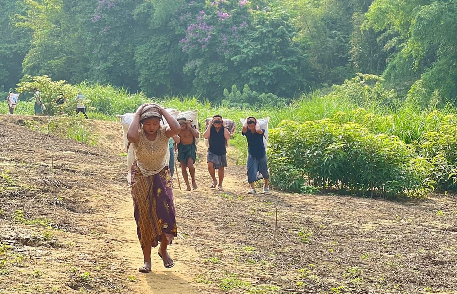 নেত্রকোনা সীমান্তে টিকে থাকার লড়াই: পাহাড়ি জনগোষ্ঠীর জীবনে পানি ও খাদ্য সংকট