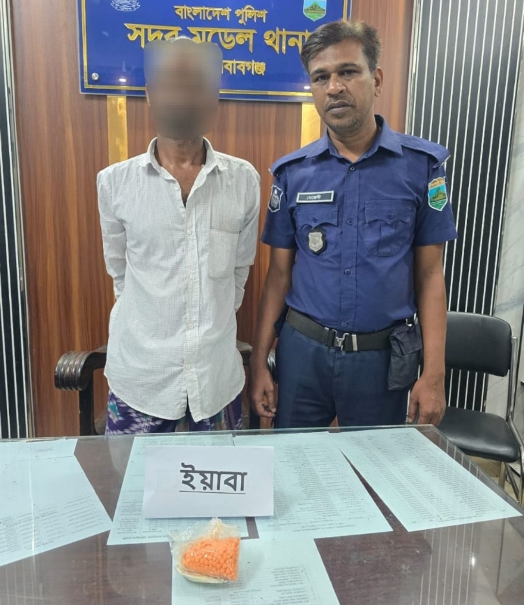 চাঁপাইনবাবগঞ্জ সদর থানার অভিযানে ৬০০ পিস ইয়াবাসহ মাদক কারবারি গ্রেফতার