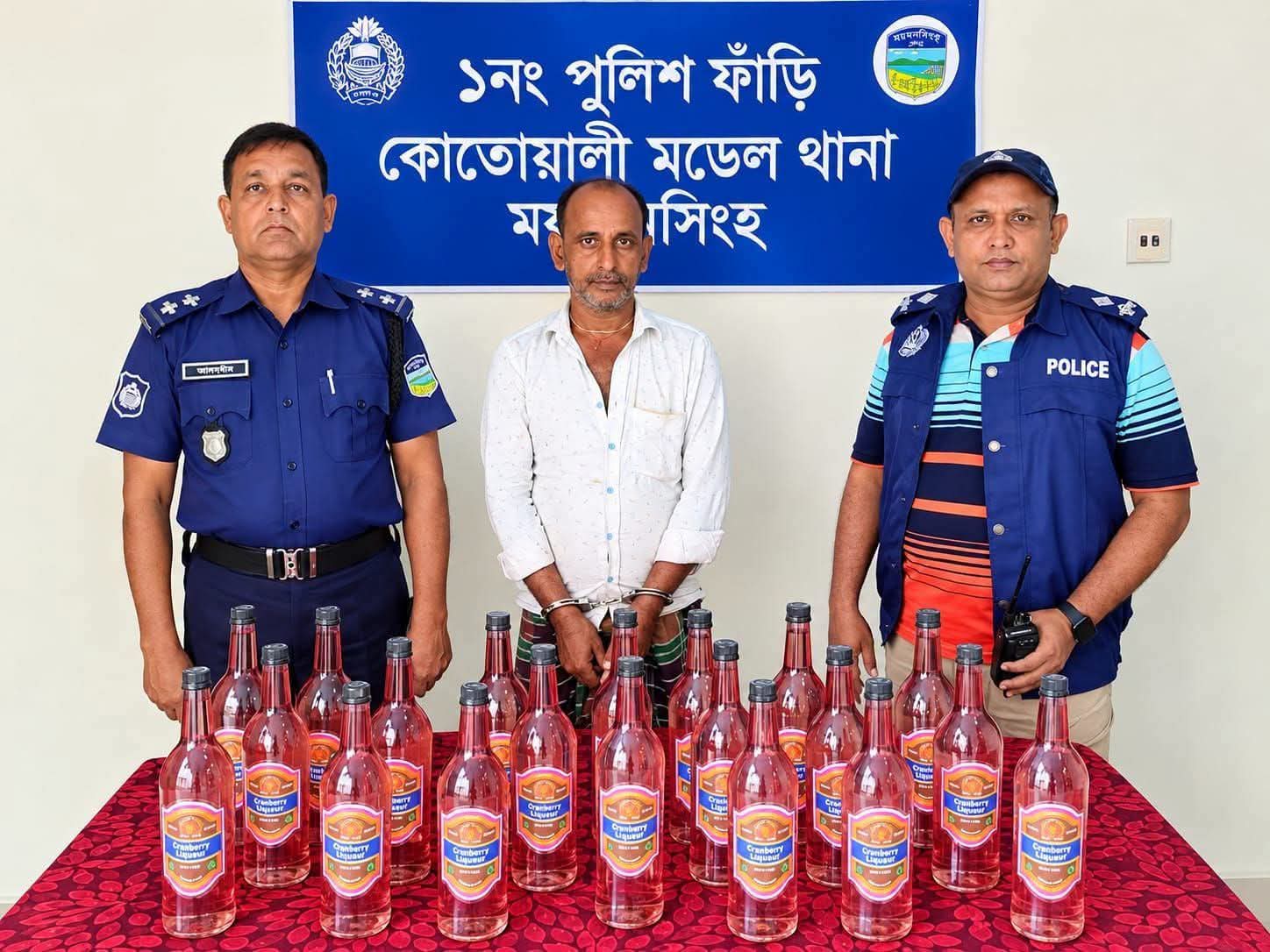 ময়মনসিংহে ২০ লিটার দেশীয় মদসহ গ্রেপ্তার ১, অভিযানের নেতৃত্বে আলোচিত ইন্সপেক্টর মহিউদ্দিন